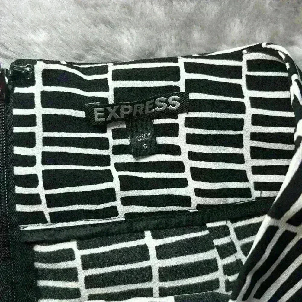 Express Black and White Mini Skirt - Picture 4 of 4